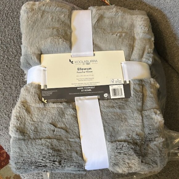 Koolaburra by UGG Ellowyn Faux Fur Reversible Design Wild Dove Throw - Picture 2 of 9